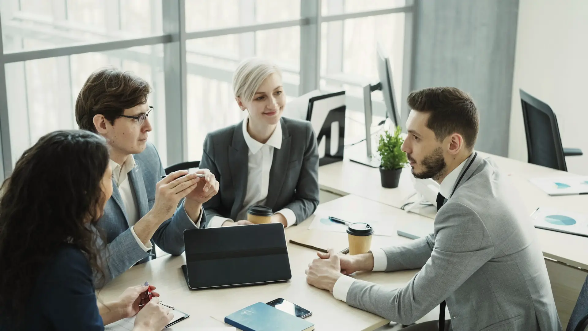 Équipe d'entrepreneurs en franchise de gestion de patrimoine